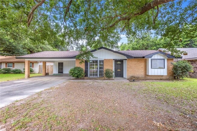 Photo - 414 Crestwood St