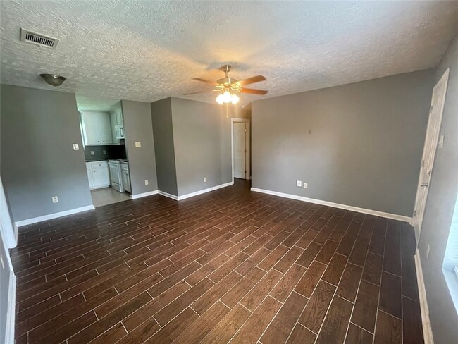 Photo - 4518 Oak Shadows Dr