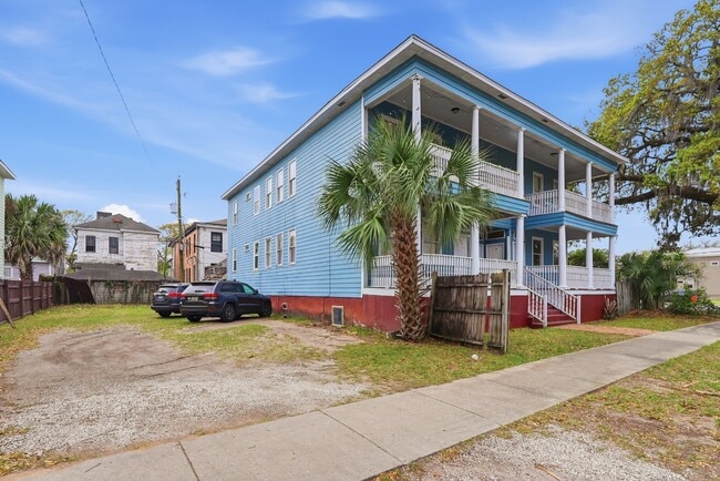 Photo - 309 W 41st St