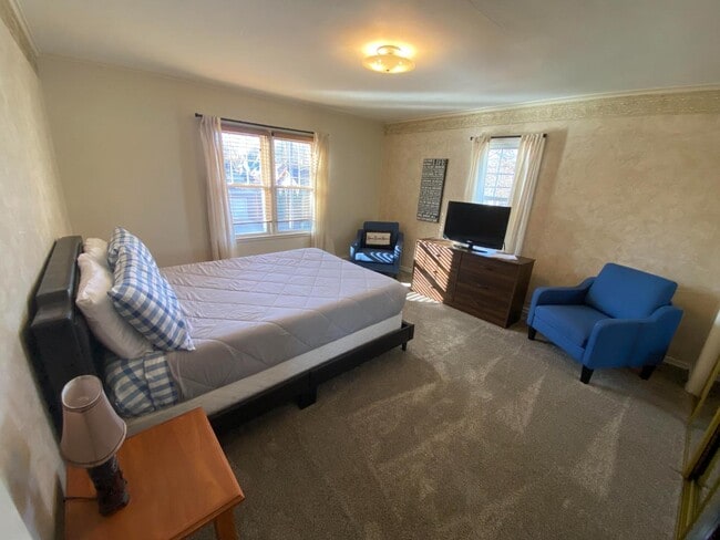 Photo - 106 W 20th St