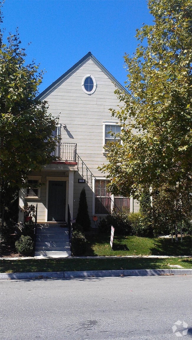 Building Photo - 716 Tyler Ave Rental