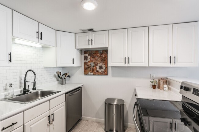 Photo - 1203 Granville Rd