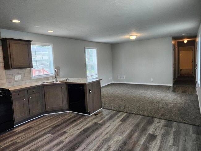 Photo - 46 Parakeet Hill Dr