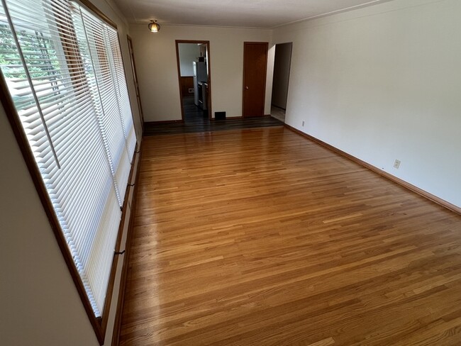 Photo - 3121 Roosevelt St NE