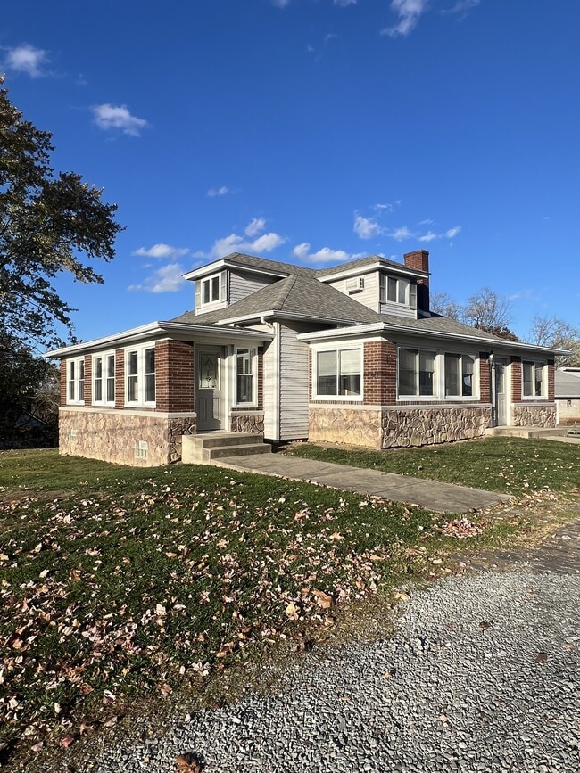 Building Photo - 1371 Mt Pleasant Rd Unit 1371