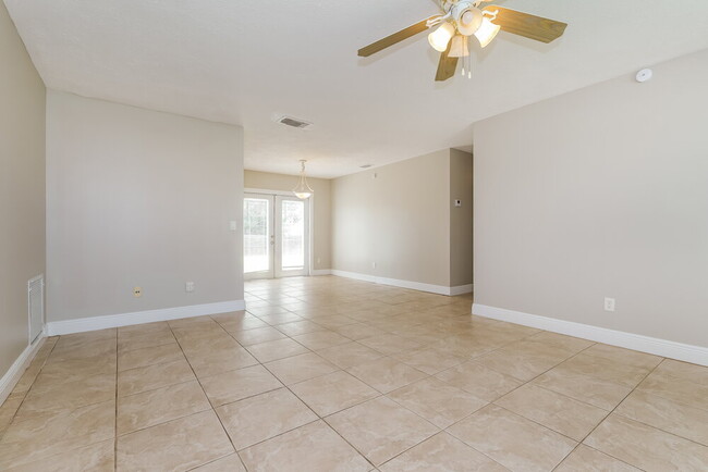 357 NW Hibiscus St