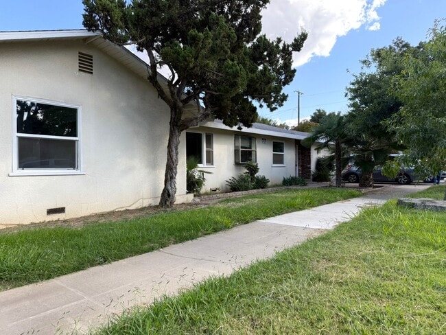Photo - Spacious 2/2 home near shopping