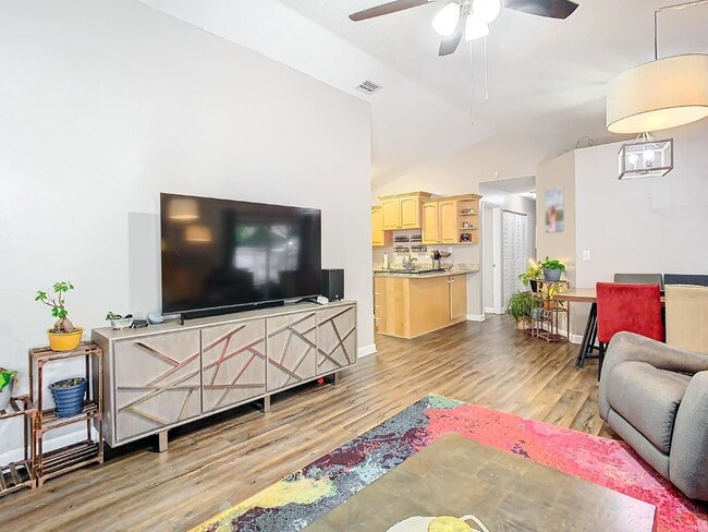 Photo - Spacious 3 Bedroom, 2 Bath Retreat on a Quiet Cul-de-Sac