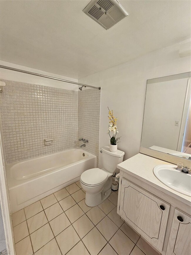 Building Photo - 7569 W Sunrise Blvd Unit 1 Rental