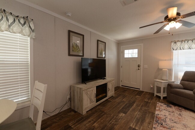 Photo - 6604 Lakewood Dr