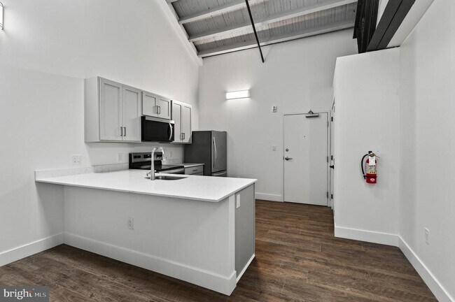 123 S Main St Unit 16