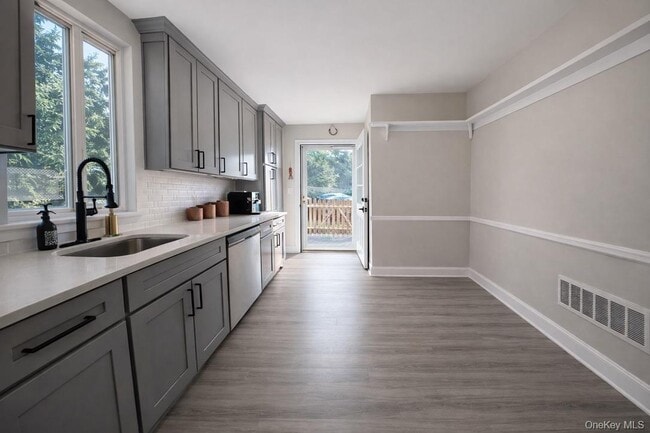 Photo - 474 N Bedford Rd