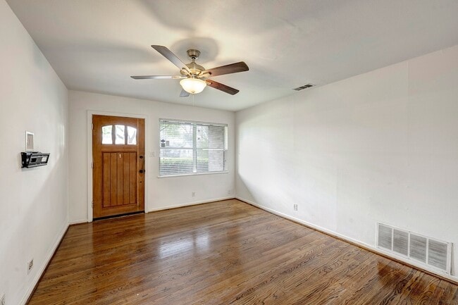 Photo - 4722 Carleen Rd