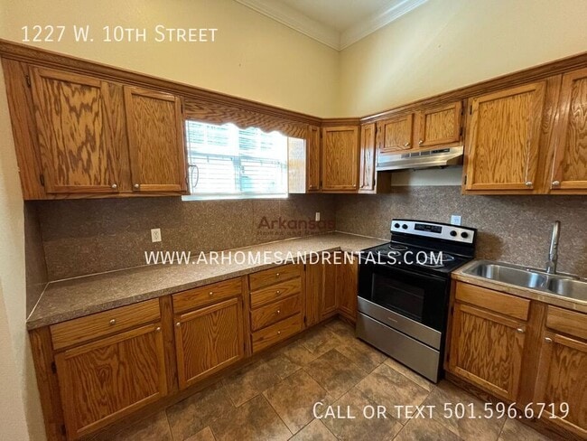 Photo - 1227 W 10th St