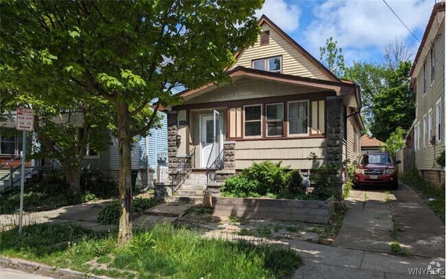 Building Photo - 107 Hawley St Rental