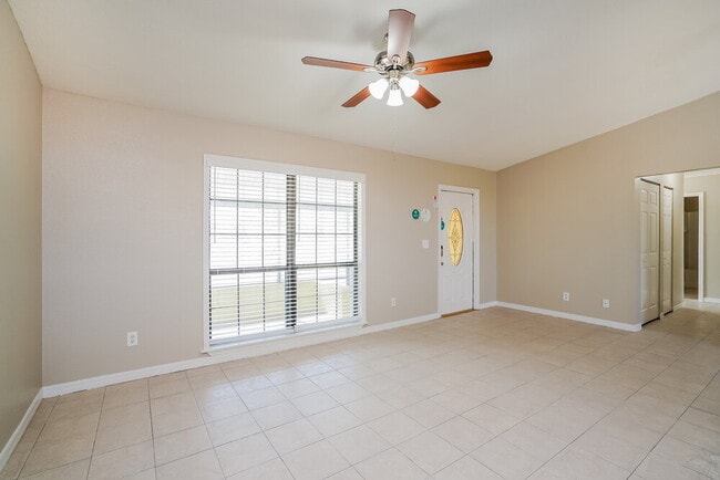 Photo - 971 Winsome Rd