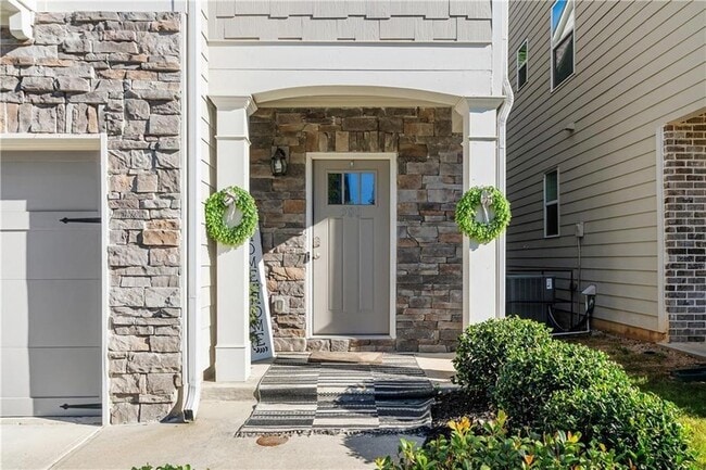 Photo - 580 Morrow Ln