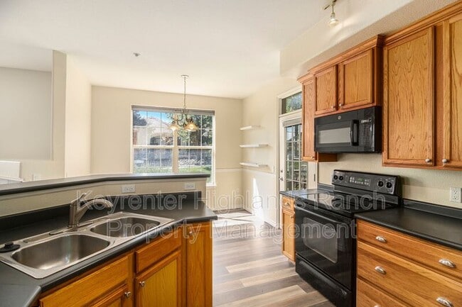 Photo - 18657 Stroh Rd