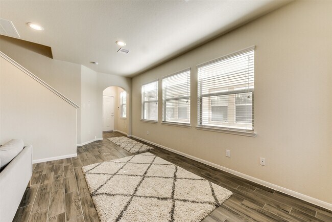 Photo - 8407 Hawthorn Vly Ln