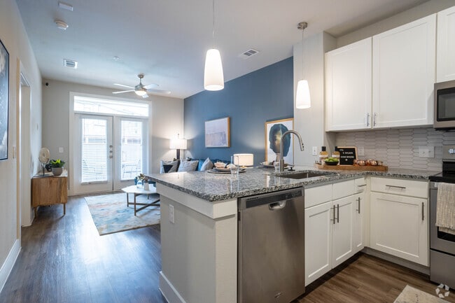 1 BR, 1 BA - 705 SF