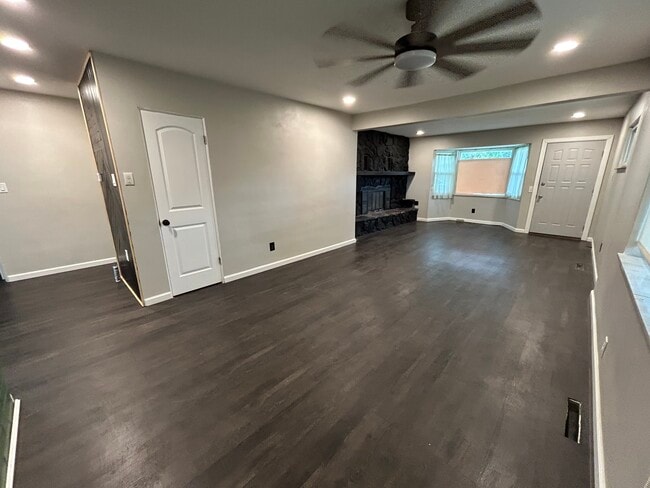 Bay window, New lighting throughout - 1909 Menard Dr Unit 1909 Menard Dr