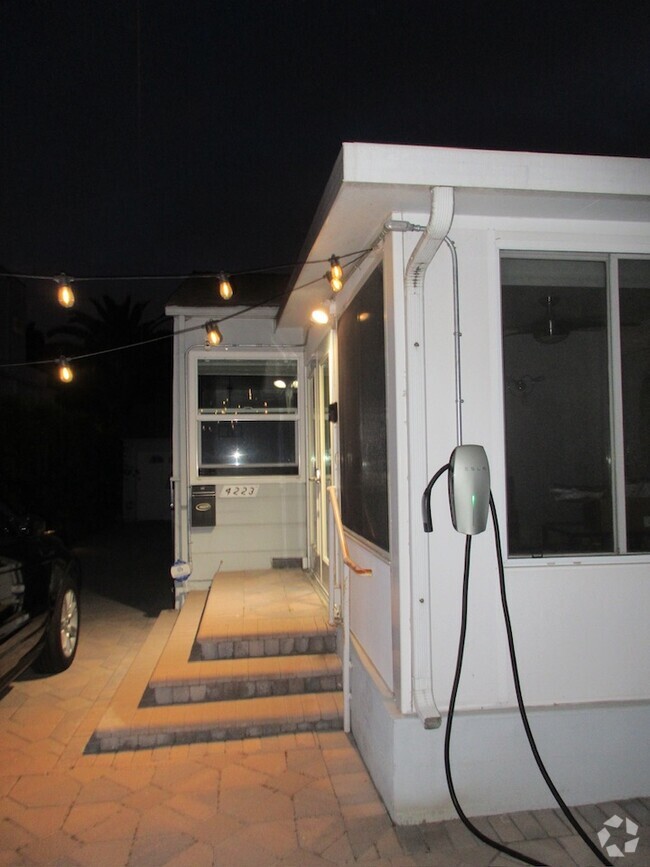 Building Photo - 4223 La Salle Ave Unit Rear Rental