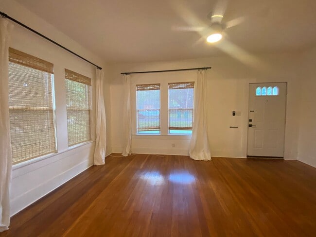 Photo - 2 BEDROOM WITHIN WALKING DISTANCE TO UMHB