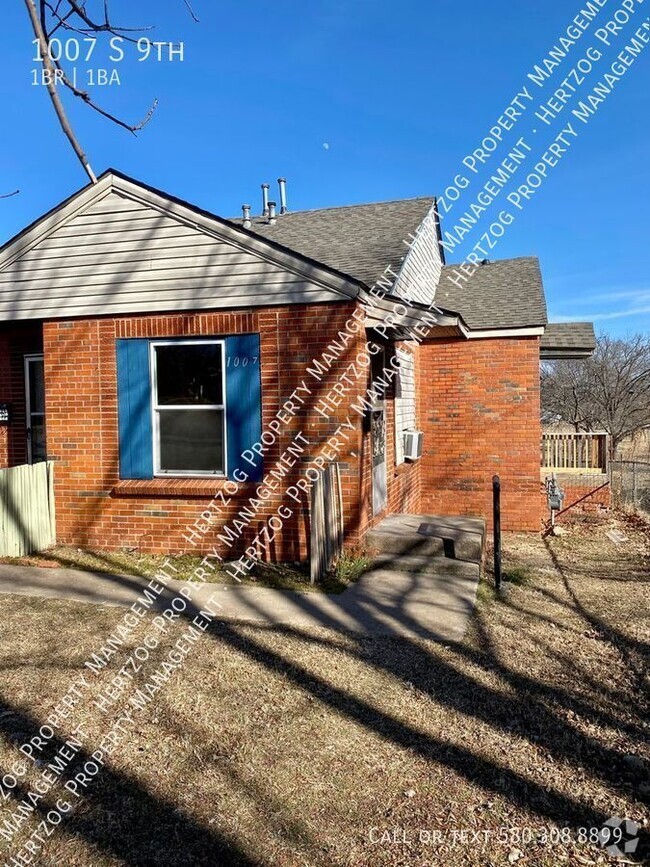 Building Photo - Freshly updated 1 bedroom 1 bathroom duplex! Rental