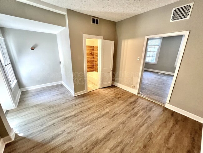 Photo - 2212 Calumet St