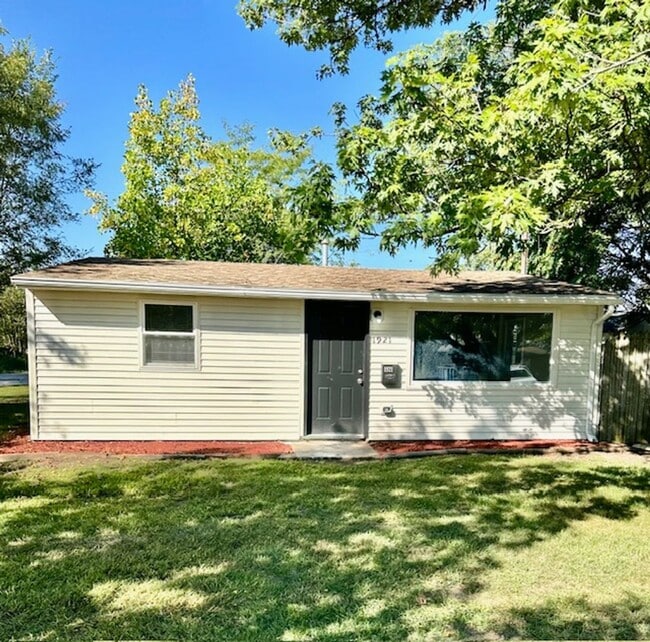 Building Photo - Charming Completely Remodeled Ranch
