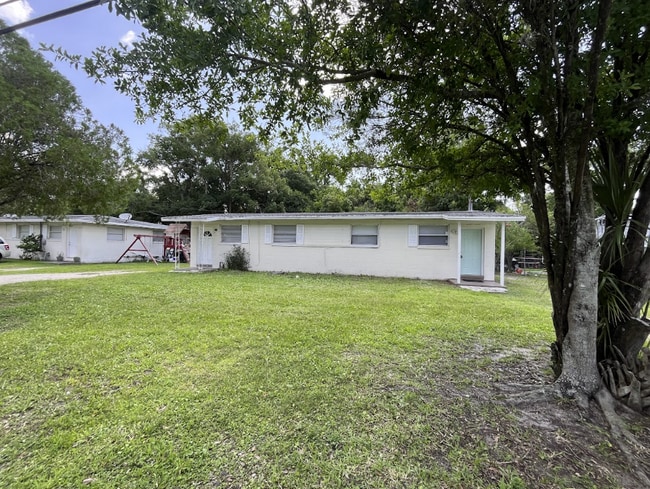 Building Photo - 1635 Brookview Dr S Unit 1635 Brookview Drive S