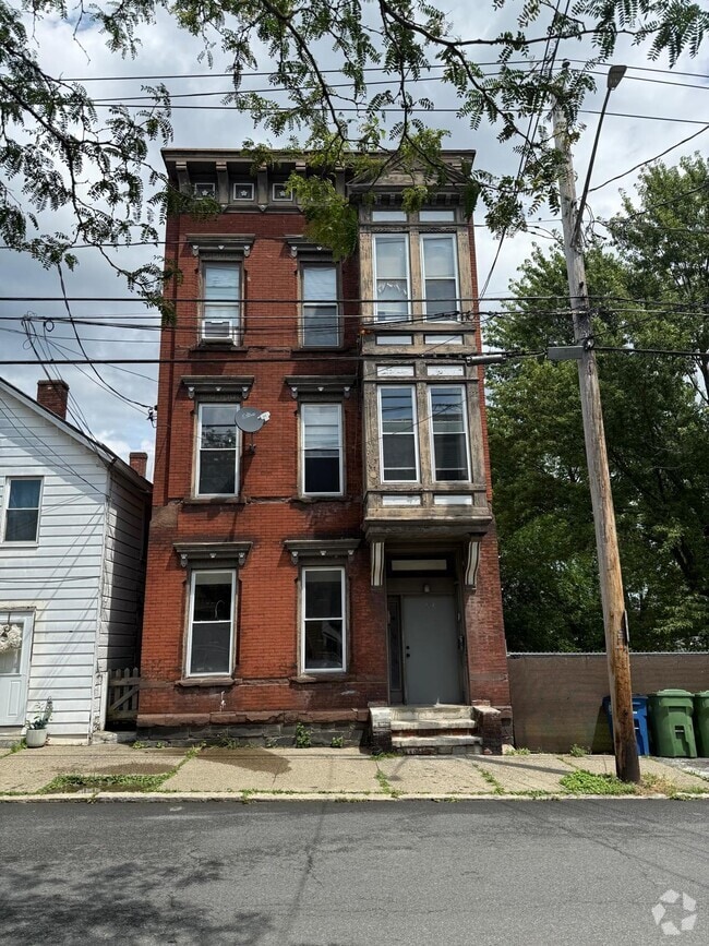 Building Photo - 164 Main St Unit 164 Main St, Cohoes, NY 1 Rental