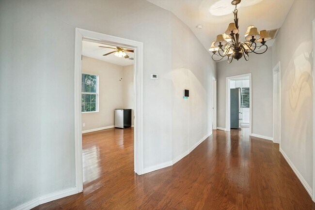 Photo - 2219 N Flores St
