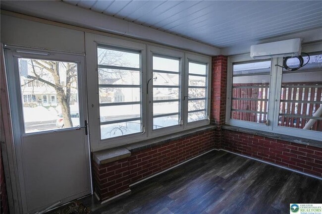 Photo - 256 Lehigh Ave