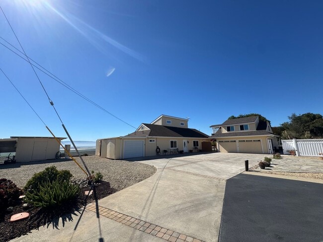 Photo - 3-Bedroom Home with Spectacular Views and ...