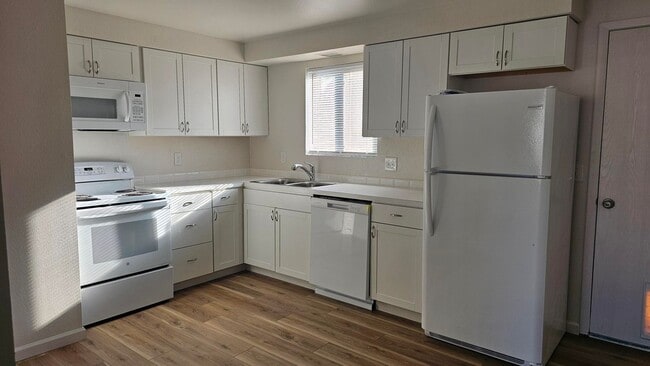 Photo - Roxbury Duplex Unit 11455