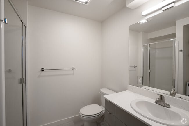 Loft - 550SF - Bathroom