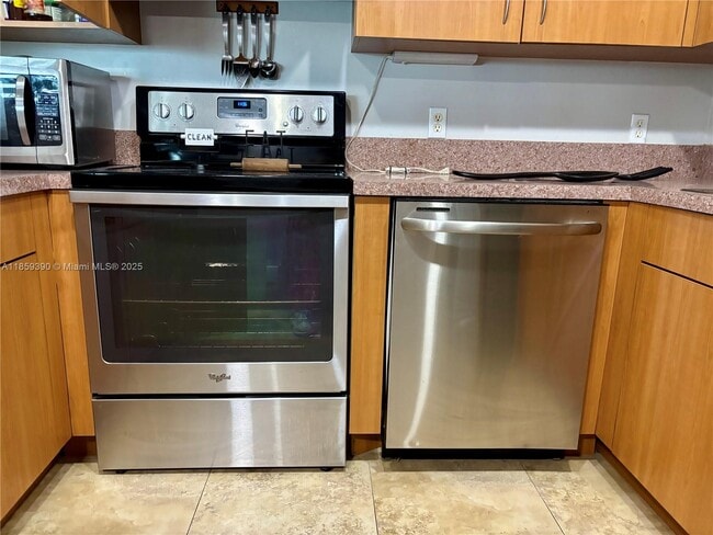 Building Photo - 1475 SW 8th St Unit 403 Rental