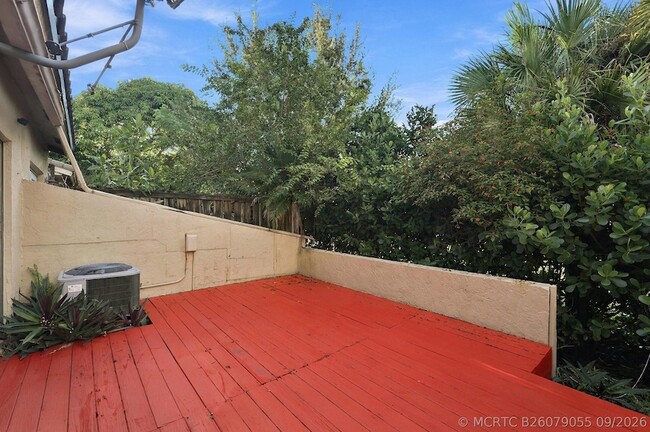 8690 NW 40th St