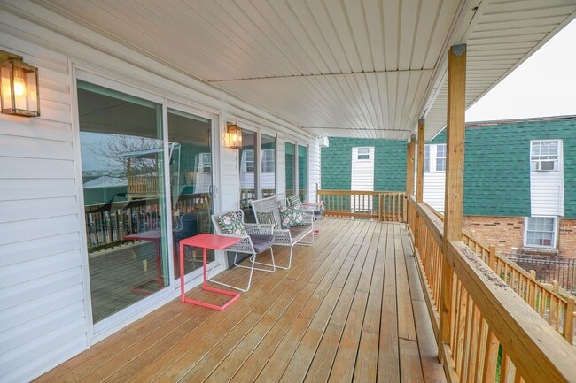 Photo - Pretty Lake Furnished Unit 2/1.5 Views! Vi...