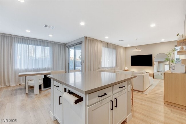 Building Photo - 9716 Jade Rise Ave