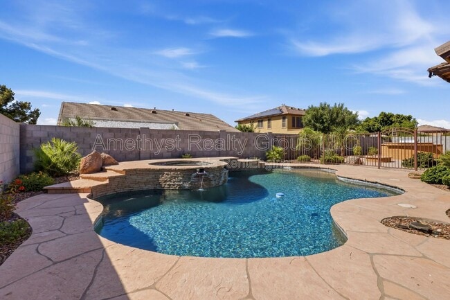 Building Photo - 7017 W Greenbriar Dr
