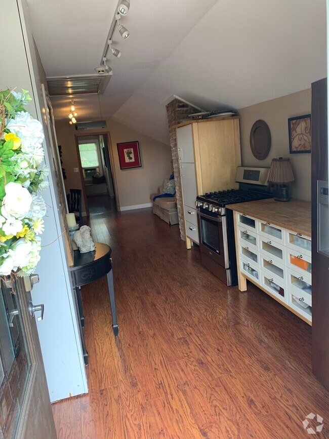 Building Photo - 829 N Center St Unit 2 Rental