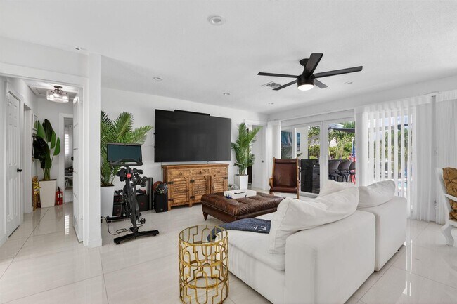 Photo - 2375 SE 8th St