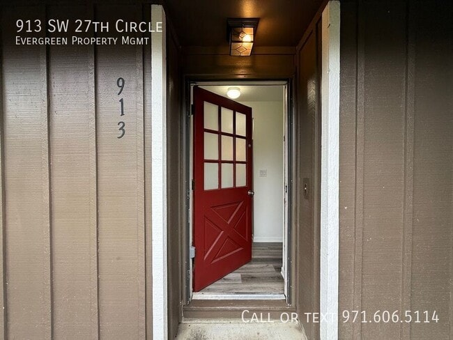 Photo - 913 SW 27th Cir