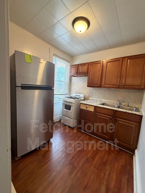 Photo - 422 W King St