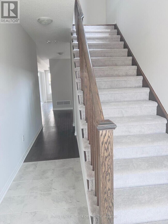 Photo - 33 Prince Philip Blvd