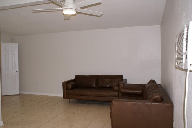 Photo - 810 Welch St