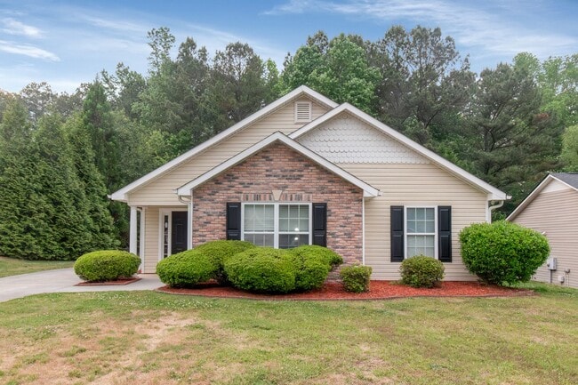 Building Photo - Beautiful 3 bedroom Home! (Updated Pictures Coming Soon)