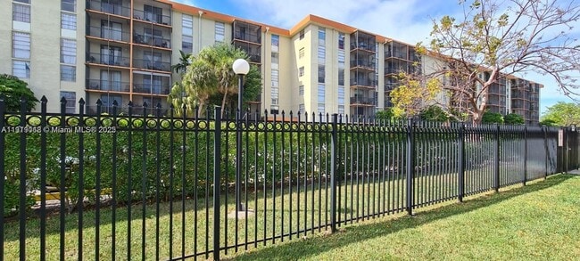 Building Photo - 16851 NE 23rd Ave Unit A216